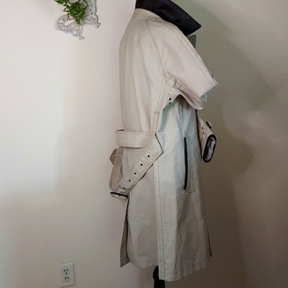 Men's Burberry Trench Coat - Picture 5 of 16